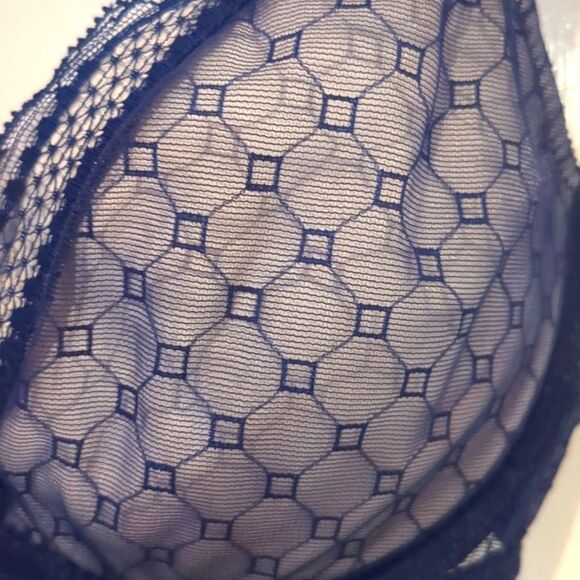 Chantelle Bra Geo Lace Balconette Bra 32 C, Navy Lace Light Padding is - Picture 5 of 11